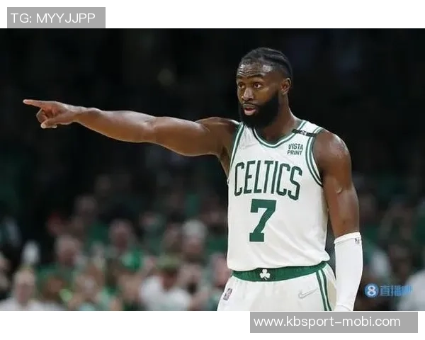 杰伦布朗首节火力全开独得16分但球队仍落后11分苦苦追赶 杰伦布朗首节火力全开独得16分但球队仍落后11分苦苦追赶